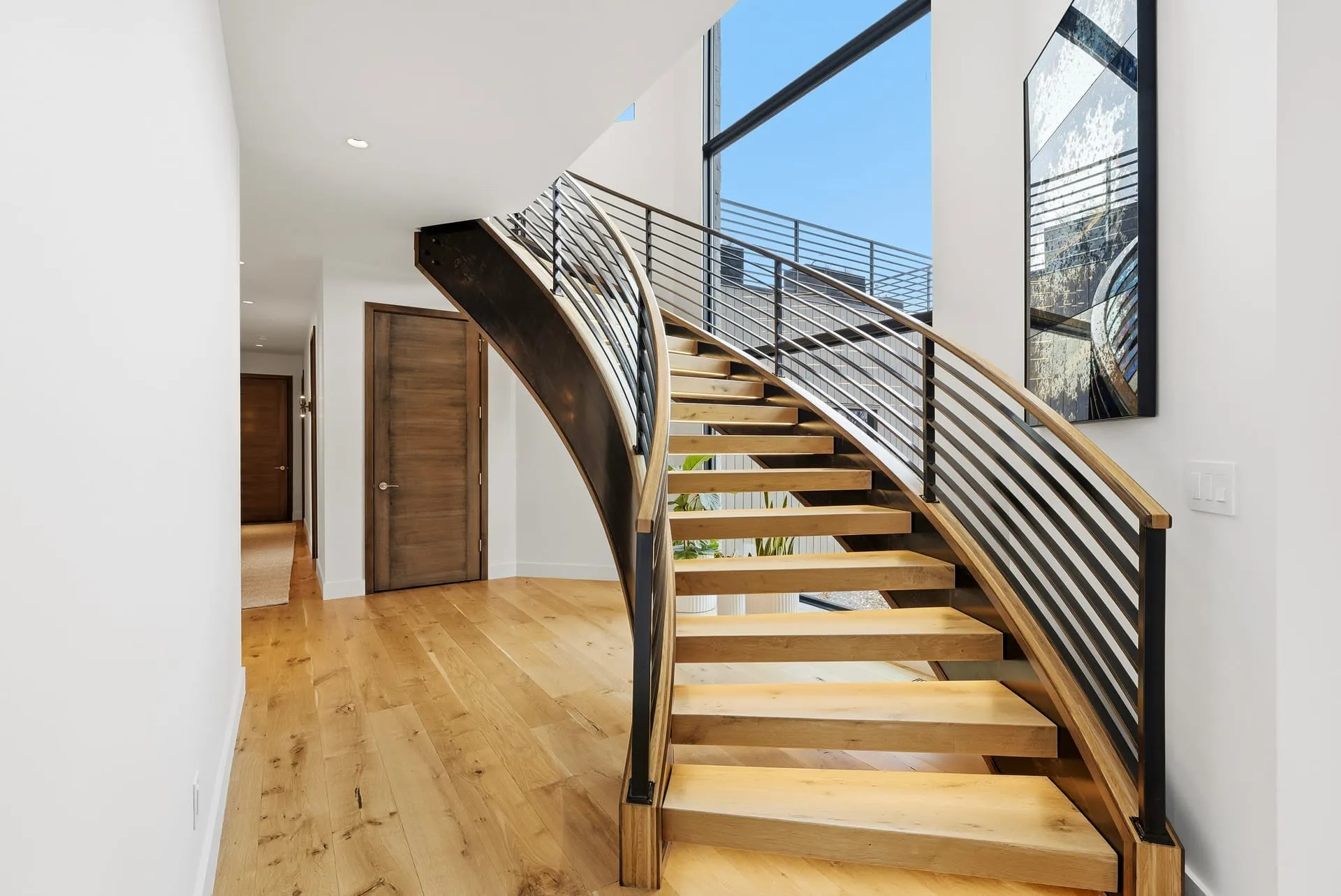 Curved floating staircase