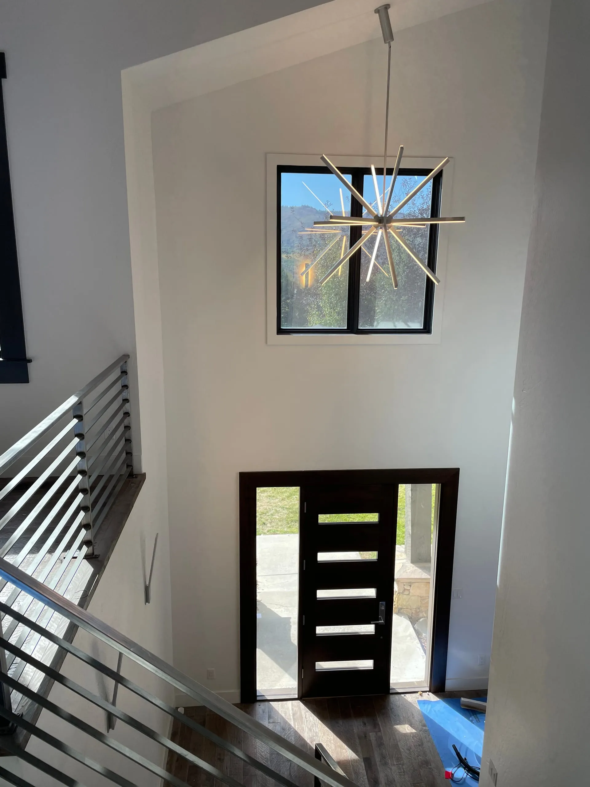 Entry starburst pendant cable rail