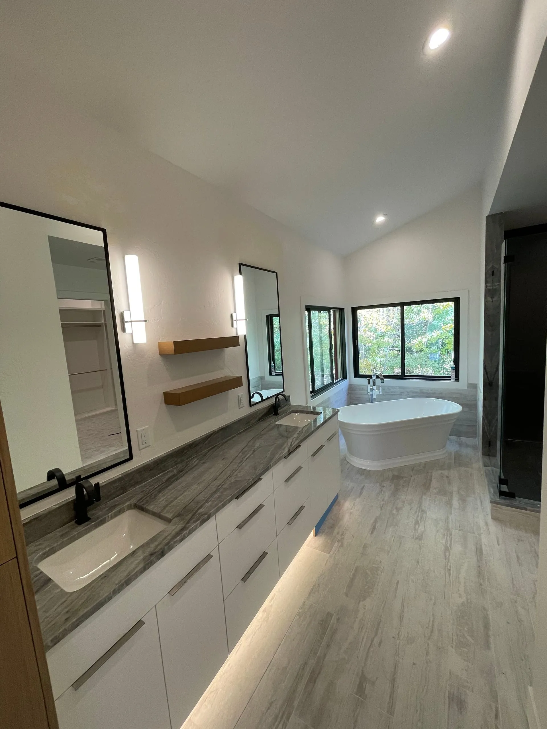 Master bath double vanity tub